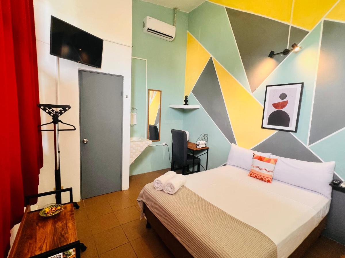 Hotel Adventure Lodge Jacó Eksteriør bilde